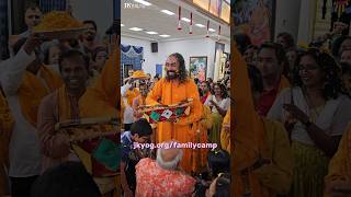 Blissful Moments - Phoolon Ki Holi with Radha Krishna l Swami Mukundananda #shorts shorts