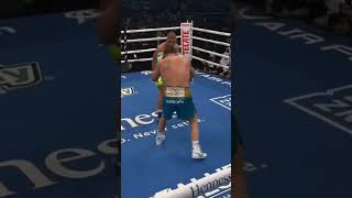 Canelo makes billy hoe saunders miss #canelo #billyjoesaunders #defence #boxing #dazn