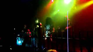 THEM-King-Diamondn-39-s-tribute-Funeral-A-Mansion-In-Darkness_-nyc-2011[www.savevid.com].flv