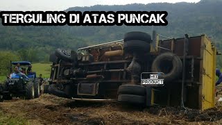 TRUK TEBU TERGULING DI ATAS PUNCAK ! Detik detik evakuasi truk tebu terguling