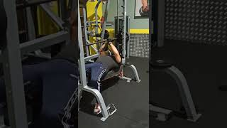 Press cerrado en Multipower para pectoral