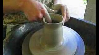 Throwing a pot vase