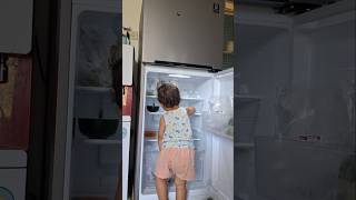 Cuaca panas bgt, ngadem di kulkas #anakdesa #bayi #baby #kulkas #fridge #panas #hot #summer #viral