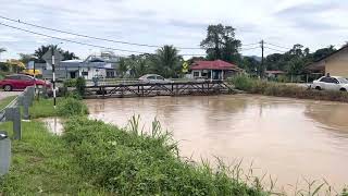 Sungai air naik.. musim banjir!!