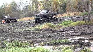 FULL THROTTLE CHEVY MUD TRUCKS!