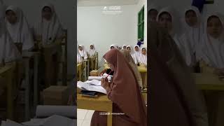 Praktik Ceramah Agama Santri Kelas Akhir TMI Putri #santrikeren #alamienprenduan