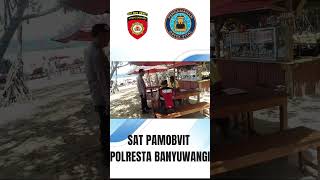 Patroli dialogis Satpamobvit Polresta Banyuwangi dengan pengunjung Pantai Pulau Merah