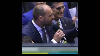 EDUARDO BOLSONARO TOCA NA FERIDA GLEISI HOLFFMANN É DEIXA ELA BRAVINHA