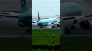 Korean Air makes DREADFUL landing 😱 #shorts