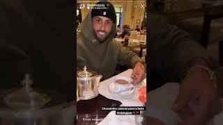 Nicky jam en París de paseo con su esposa