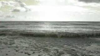 Le bruit des pierres qui roulent dans la mer / Rolling stones in the sea .wmv