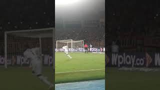 Gol del Pereira campeón , en primer plano.