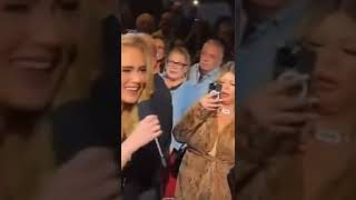 Man slips Adele his number while the singer walks through the fans at the Caesars Colosseum