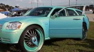 Dodge Magnum on 30" DUB Azzmackas