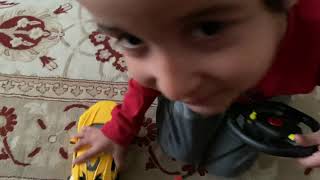 Uzaktan kumandalı yarış arabası kutu açılışı ve kullanma. Eğlenceli çocuk videosu|funnykids #evdekal