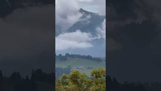 Schweiz 🇨🇭 - Die Wolken in den Bergen