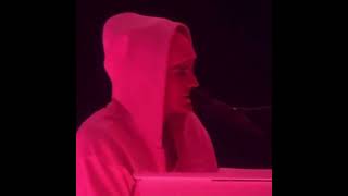 Justin Bieber Says "Badass Motherfuc*er bitch" in live concert. 😂🤣