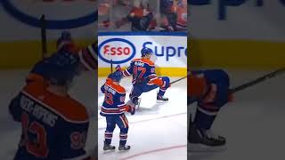 Connor McDavid just destroys🔥 #nhl #hockey #sports #youtubeshorts #shortsvideo #canada #edmonton