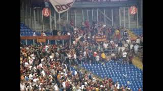 Roma - Cesena 2010/2011 ultras Roma - i gruppi della sud entrano a partita iniziata e tifo curva sud