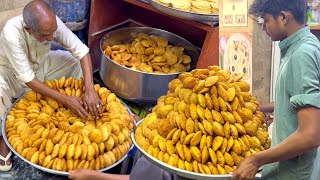 KHASTA DAAL KACHORI MAKING | Club Kachori | Moong Daal Ki Kachoriyan - Street Vendors of Ramadan!