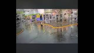 Carro invade Sorveteria em Aparecida SP. 2/2