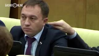 Палец в ухо на заседании Госдумы РФ