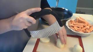 Pampered Chef Crinkle Cutter