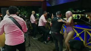 La Insuperable En Vikini Cantando Merengue Junto A Joe Veras Y Sus Músicos