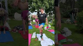 Zvládneš tři jógové pozice? ✨️ #fitness #yoga #outdoor #event #balance #gymshorts #foryou