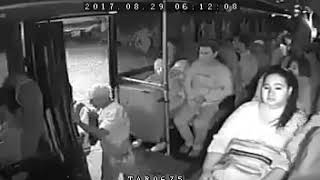 Armed robbery got on bus cam