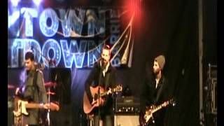 Cardinal St -  Run Away  - Live at Barrie`s NYE Countdown