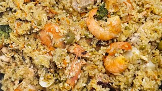 Паэлья с курицей, креветками, алмехой, салмоном Paella