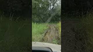 discovery td5 going through deep soggy mud #mud #4x4 #car #fun #offroad #landrover #disco