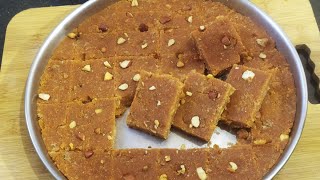 आपने कभी केले की बर्फी बना के खाई हैं क्या ||Banana barfi #shortsfeed #sweet #barfi #ytshorts #video