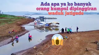 Waduk Jatigede Surut Kondisi Ini Di Manfaatkan Oleh Warga Sekitar Untuk Mencari Tutut II Sumedang