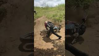 faltou força nos braços 😂😂! #trilheirosdobrasil #viral #2rodas #braap #shortvideo #offroad #crf230