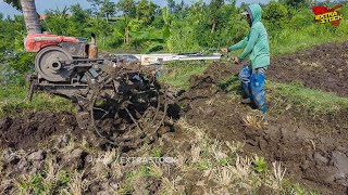 Irigasi Sulit Traktor Sawah Terpaksa Nyingkal Tanpa Air