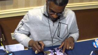 Keith David signing autographs, Gargoyles, They Live, The Thing, Pitch Black - TopSignatures.com