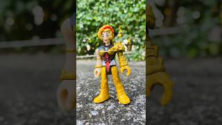 Fisher-Price Imaginext Power Rangers Scorpina Girl Gold FigureTM and © SCG Power Ranges LLC.