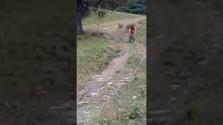 CICLISTA ESPERTO FAIL (95 km/h)