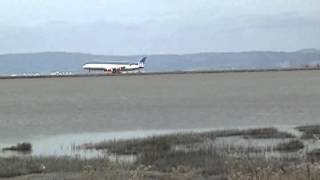 SAS A340-300 landing at KSFO