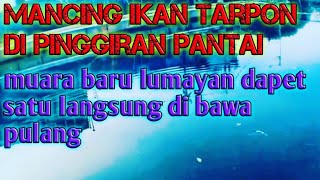 Mancing ikan tarpon di pinggiran pantai muara baru