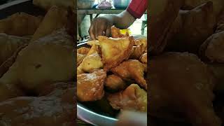 Samosa kaise banaya jata hai Bhaag rahe hain like comment subscribe karo #streetfood