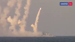 Footage of a salvo launch of Kalibr cruise missiles from the Project 11356R frigate.