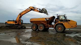 CAT Truck 740 | unload truck to excavator