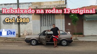 Volkswagen Gol GL 1988 1.6 AP rebaixado na suspensão de rosca.  (interior monocromático)