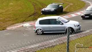 Nürburgring - Clio rammt Corvette, Polizei pushes hard!