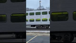 Metra train heading to Chicago with a cool bell