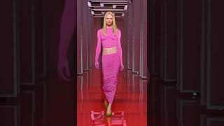 Gigi Hadid & Bella Hadid Walk for Versace FallWinter