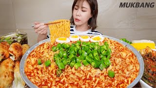 титр) Buldak spicy chicken fire noodles X5 Hot pepper Kimchi Fried dumplings REAL SOUND ASMR MUKBANG